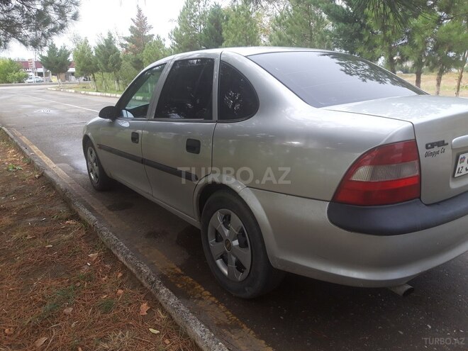 Opel Vectra 1996, 275,550 km - 1.6 l - Yevlax