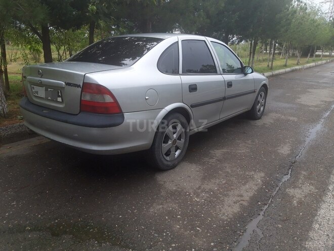 Opel Vectra 1996, 275,550 km - 1.6 l - Yevlax