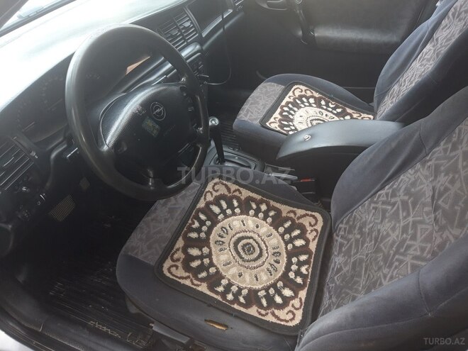 Opel Vectra 1996, 275,550 km - 1.6 l - Yevlax