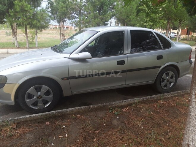 Opel Vectra 1996, 275,550 km - 1.6 l - Yevlax