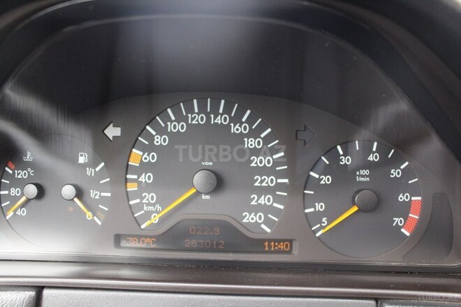 Mercedes E 240 1997, 280,000 km - 2.4 л - Bakı