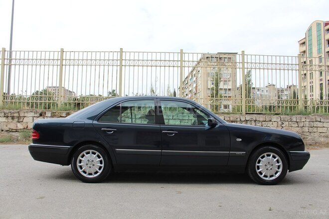 Mercedes E 240 1997, 280,000 km - 2.4 л - Bakı