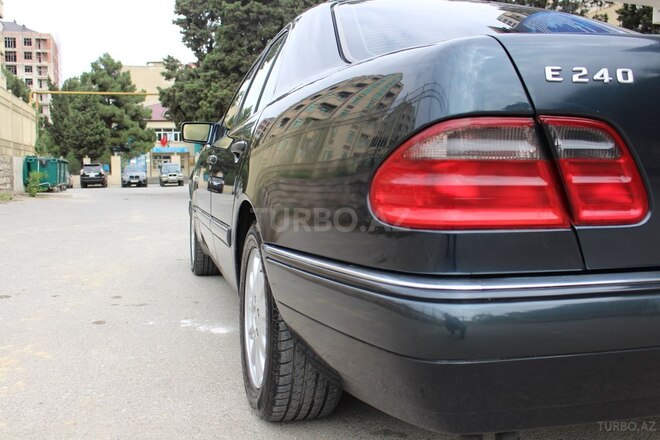 Mercedes E 240 1997, 280,000 km - 2.4 л - Bakı