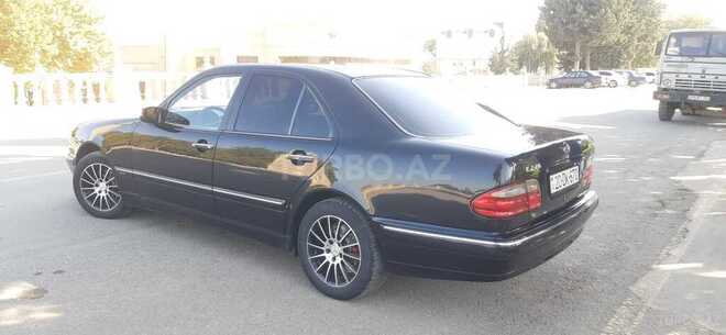 Mercedes E 240 2000, 300,000 km - 2.4 l - Qazax