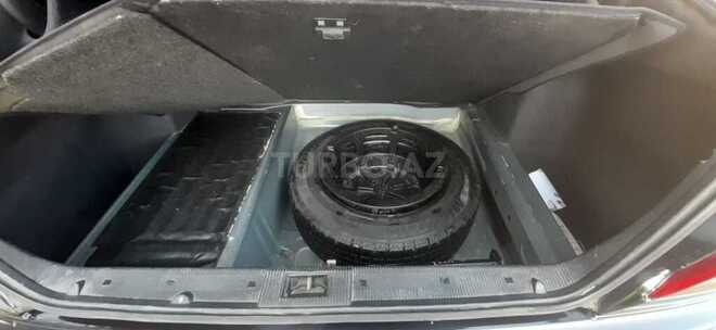 Mercedes E 240 2000, 300,000 km - 2.4 l - Qazax