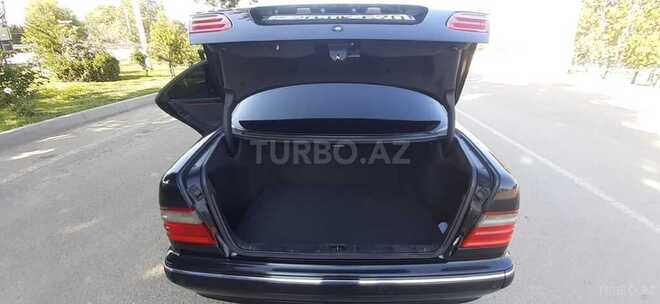 Mercedes E 240 2000, 300,000 km - 2.4 l - Qazax