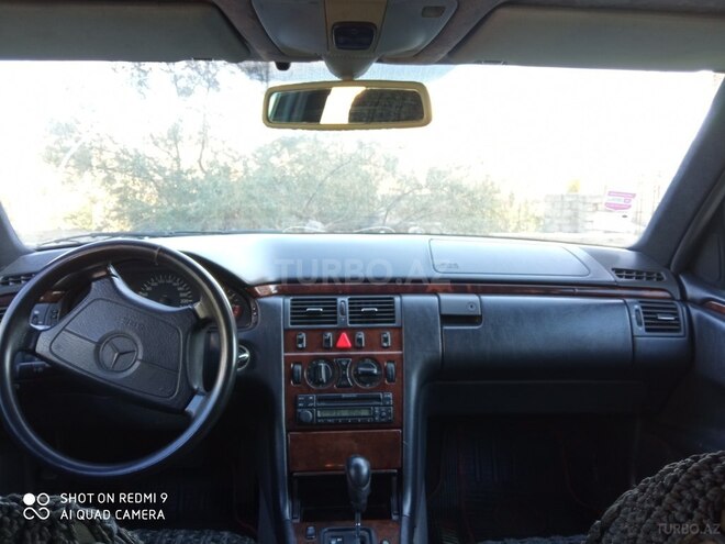 Mercedes E 240 1997, 306,000 km - 2.4 l - Bakı