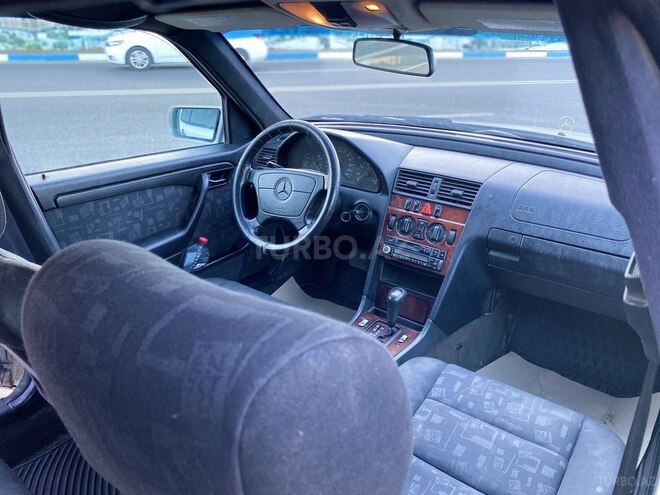 Mercedes C 220 1999, 316,000 km - 2.2 l - Sumqayıt