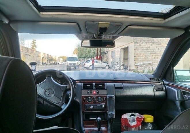 Mercedes E 240 1998, 320,000 km - 2.4 l - Bakı