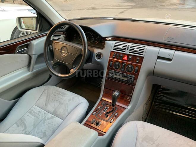 Mercedes E 240 1999, 230,000 km - 2.4 л - Bakı