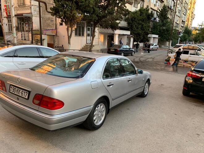 Mercedes E 240 1999, 230,000 km - 2.4 л - Bakı