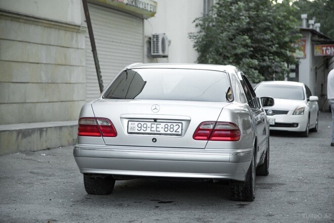 Mercedes E 240 1999, 334,000 km - 2.4 л - Bakı