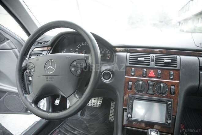 Mercedes E 240 1999, 334,000 km - 2.4 л - Bakı