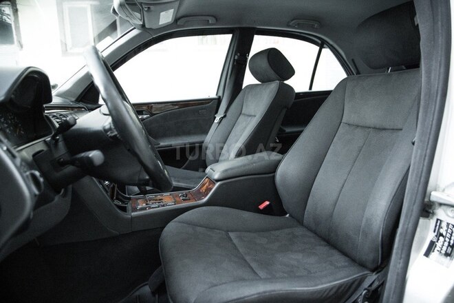 Mercedes E 240 1999, 334,000 km - 2.4 л - Bakı