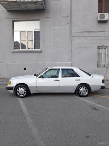 Mercedes E 220 1992, 324,523 km - 2.2 l - Bakı