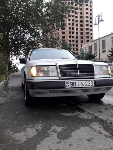 Mercedes E 220 1992, 324,523 km - 2.2 l - Bakı