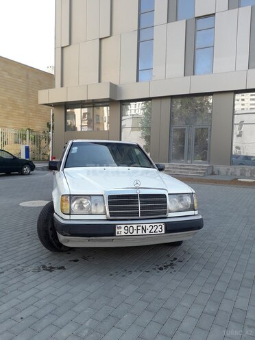 Mercedes E 220 1992, 324,523 km - 2.2 l - Bakı