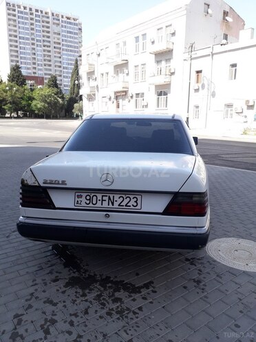 Mercedes E 220 1992, 324,523 km - 2.2 l - Bakı