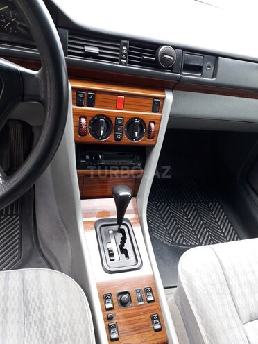 Mercedes E 220 1992, 324,523 km - 2.2 l - Bakı
