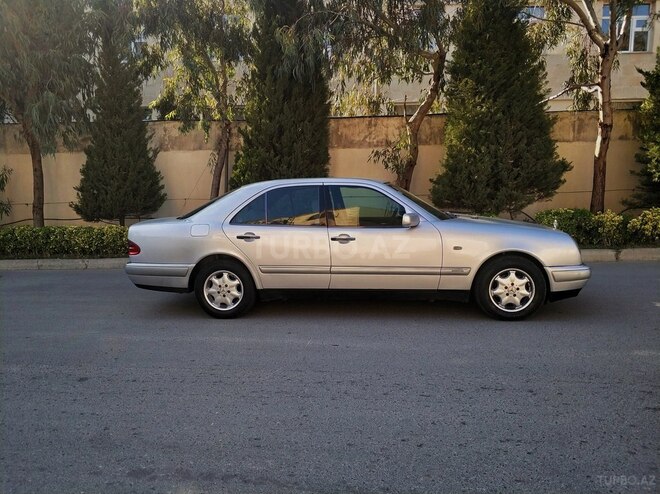 Mercedes E 240 1999, 254,000 km - 2.4 l - Bakı