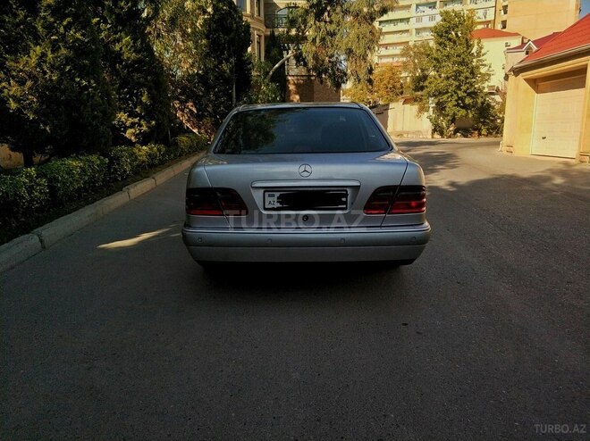 Mercedes E 240 1999, 254,000 km - 2.4 l - Bakı
