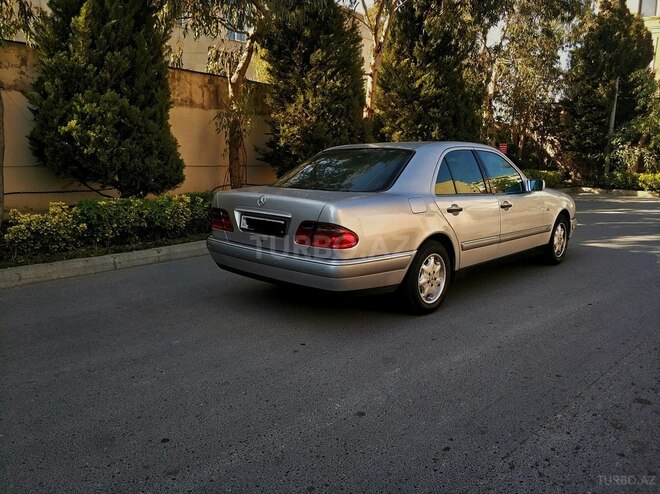 Mercedes E 240 1999, 254,000 km - 2.4 l - Bakı