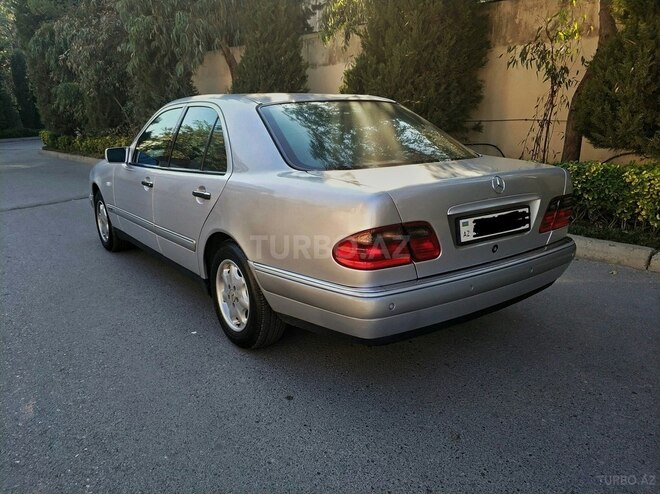 Mercedes E 240 1999, 254,000 km - 2.4 l - Bakı