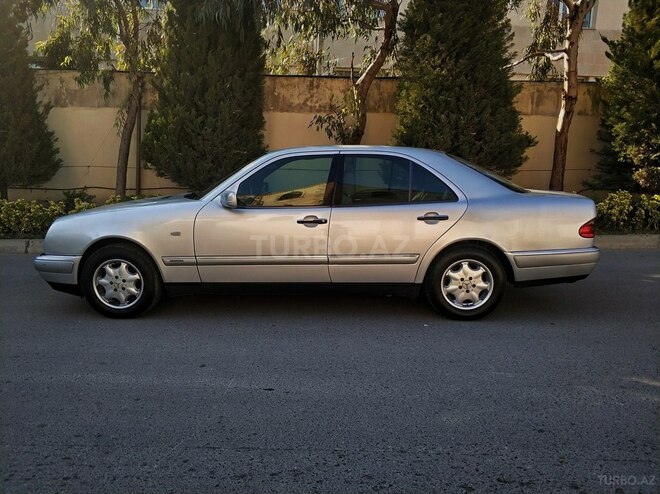 Mercedes E 240 1999, 254,000 km - 2.4 l - Bakı