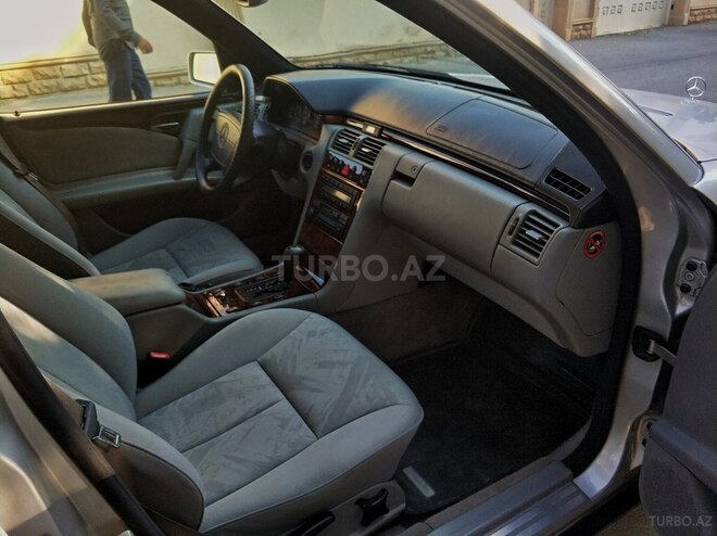 Mercedes E 240 1999, 254,000 km - 2.4 l - Bakı