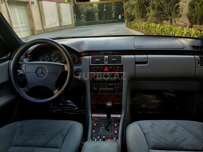 Mercedes E 240 1999, 254,000 km - 2.4 l - Bakı