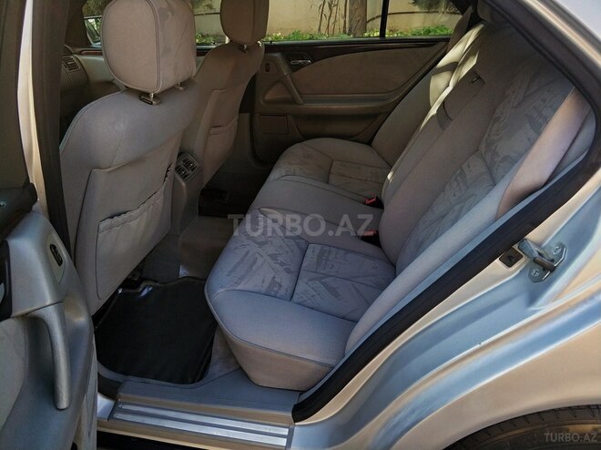 Mercedes E 240 1999, 254,000 km - 2.4 l - Bakı