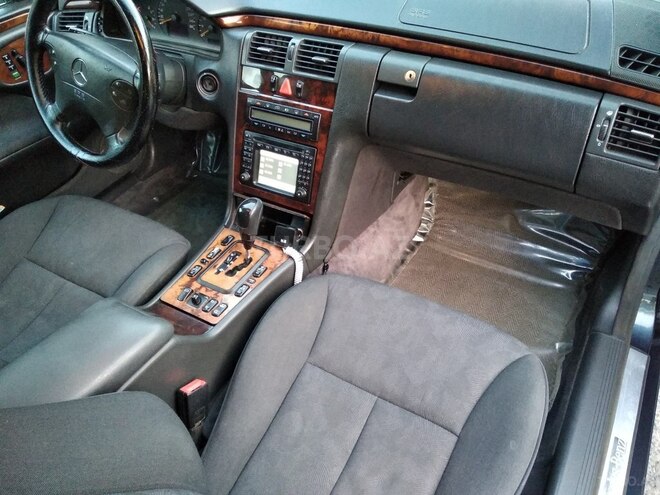 Mercedes E 240 2001, 187,500 km - 2.6 l - Şəki