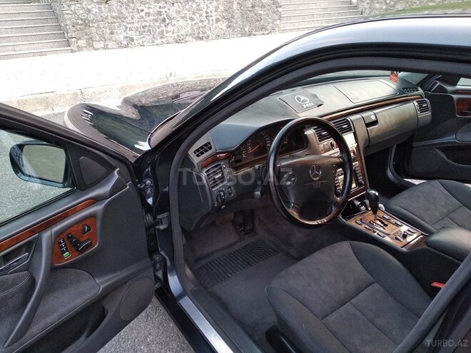 Mercedes E 240 2001, 187,500 km - 2.6 l - Şəki