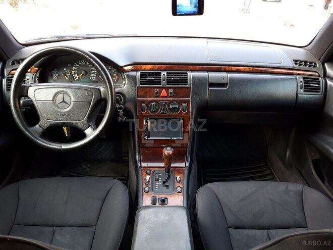 Mercedes E 240 1997, 212,000 km - 2.4 l - Sumqayıt