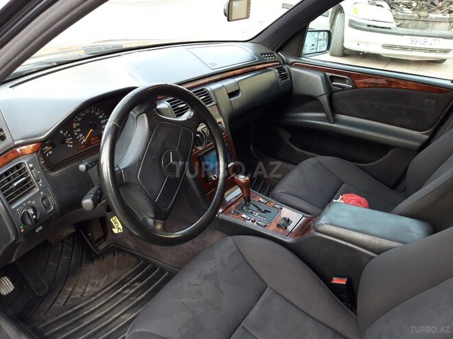 Mercedes E 240 1997, 212,000 km - 2.4 l - Sumqayıt
