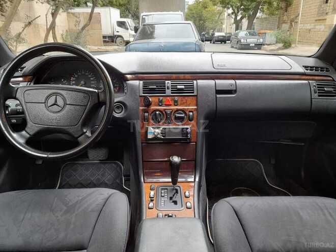 Mercedes E 240 1997, 380,300 km - 2.4 л - Bakı