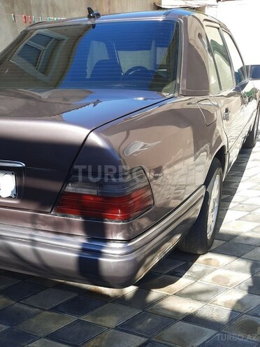Mercedes E 250 1993, 357,777 km - 2.5 л - Bakı