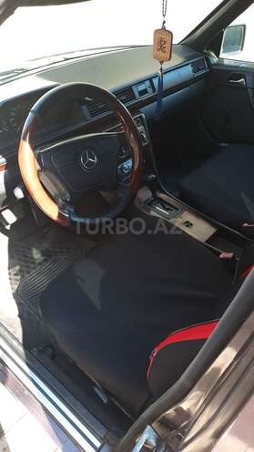 Mercedes E 250 1993, 357,777 km - 2.5 л - Bakı