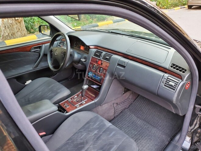 Mercedes E 270 1999, 283,000 km - 2.7 l - Bakı