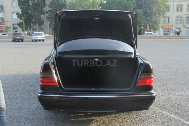 Mercedes E 240 2002, 260,000 km - 2.6 l - Gəncə