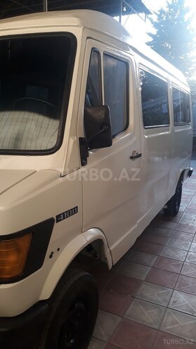 Mercedes 208 D 1995, 385,000 km - 2.5 л - Tovuz