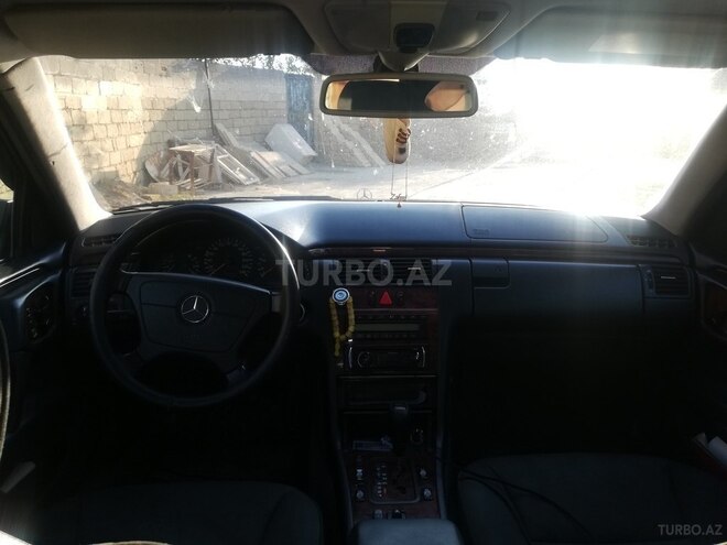 Mercedes E 240 1999, 250,000 km - 2.4 л - Bakı