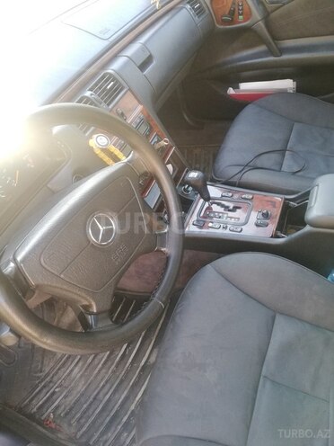 Mercedes E 240 1999, 250,000 km - 2.4 л - Bakı