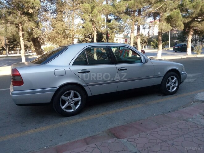 Mercedes C 220 1995, 435,000 km - 2.2 l - Sumqayıt