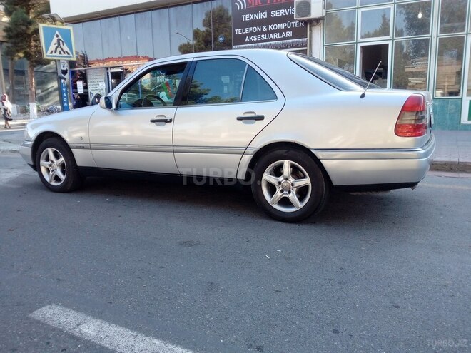 Mercedes C 220 1995, 435,000 km - 2.2 l - Sumqayıt