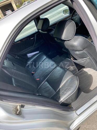 Mercedes E 280 2000, 305,000 km - 2.8 л - Bakı
