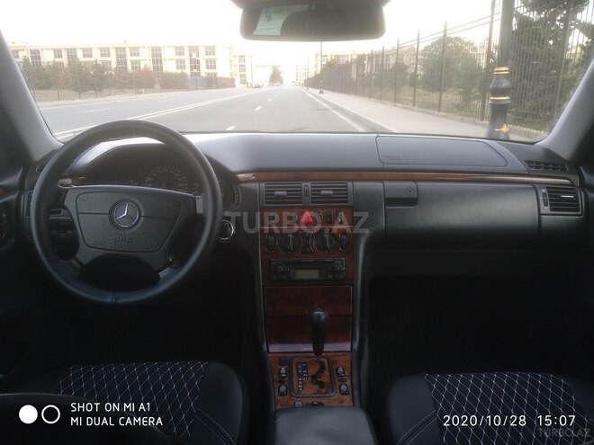 Mercedes E 240 1999, 465,000 km - 2.4 l - Bakı