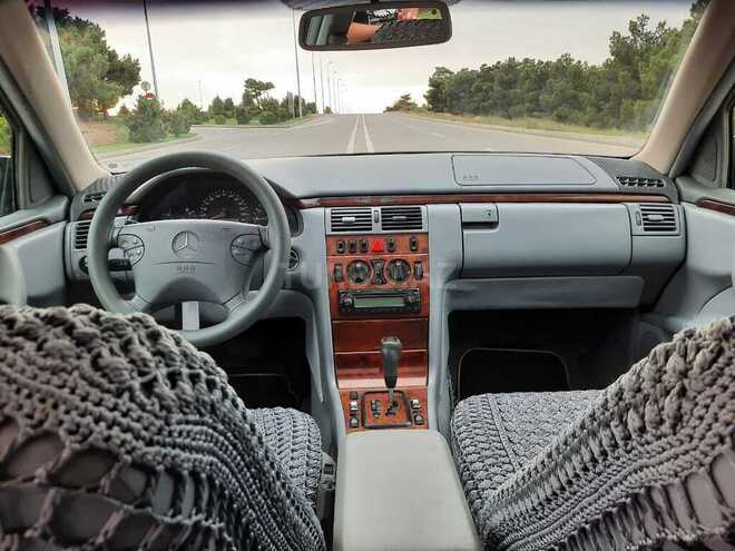 Mercedes E 240 1999, 176,000 km - 2.4 l - Bakı