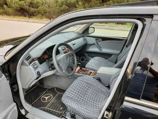 Mercedes E 240 1999, 176,000 km - 2.4 l - Bakı