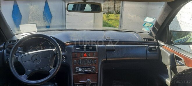 Mercedes E 280 1997, 400,000 km - 2.8 l - Qəbələ